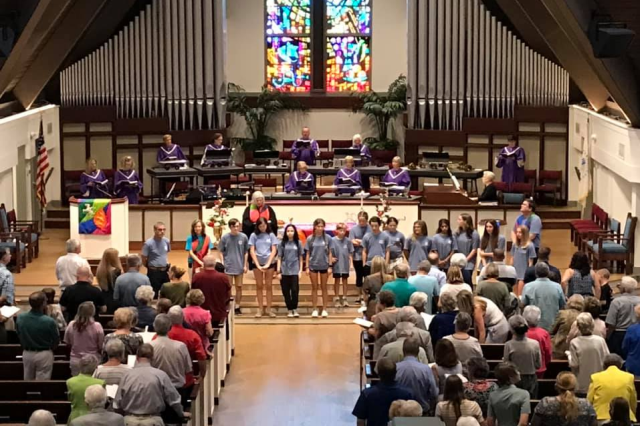 YOUTH-WORSHIP-640X426